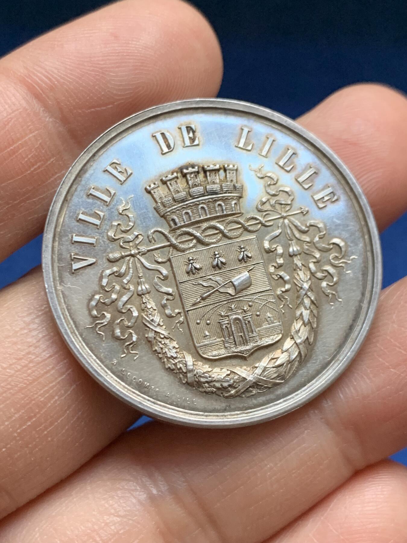 《竞宝斋》第469场 周日，周一 2场连拍 （全场包邮）欢迎送拍 法国1878里尔市银章 22.25克 36mm 蜜蜂银标