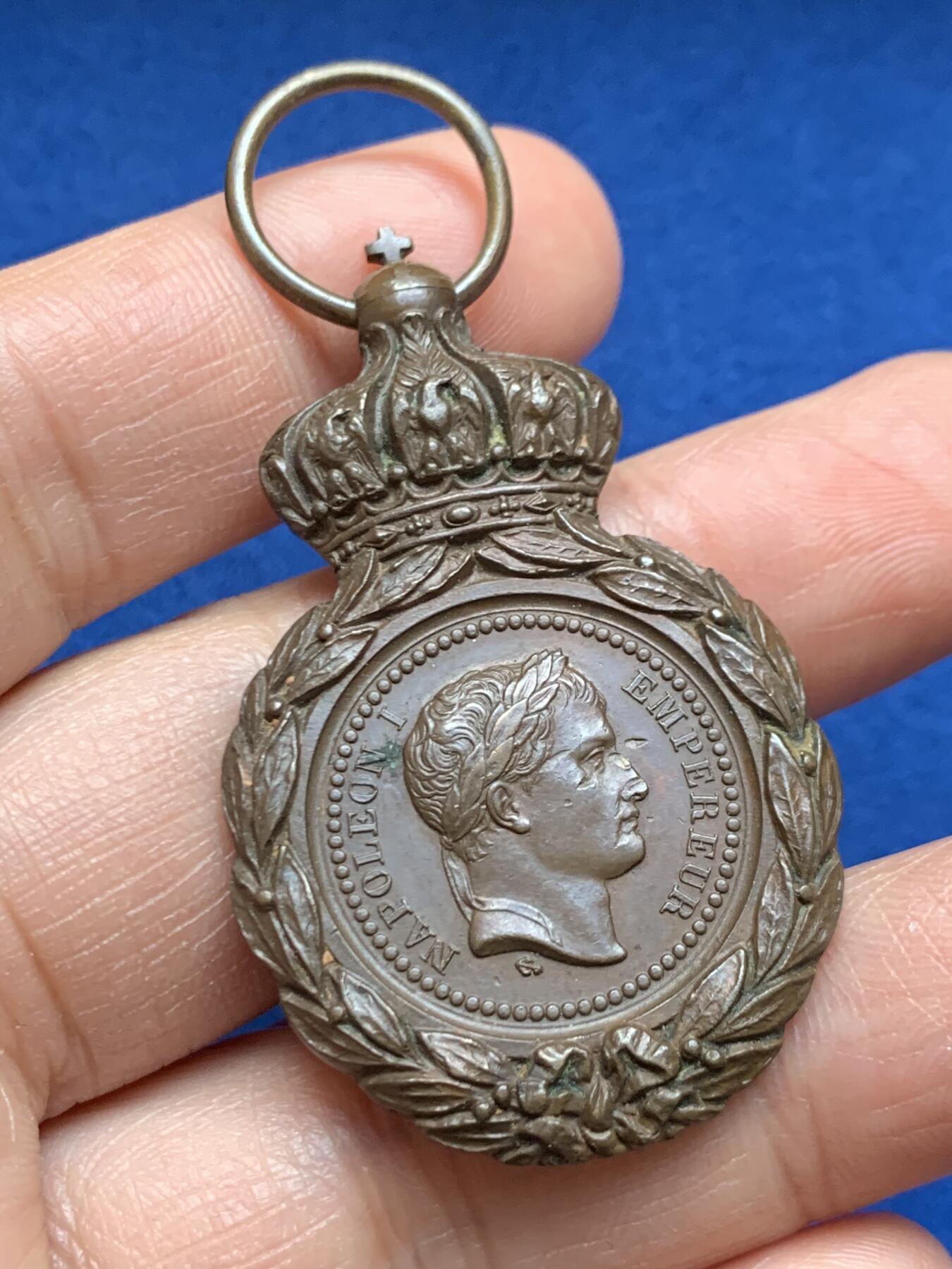 《竞宝斋》第469场 周日，周一 2场连拍 （全场包邮）欢迎送拍 拿破仑圣赫勒拿纪念章 29.3克 31.2*50.8mm