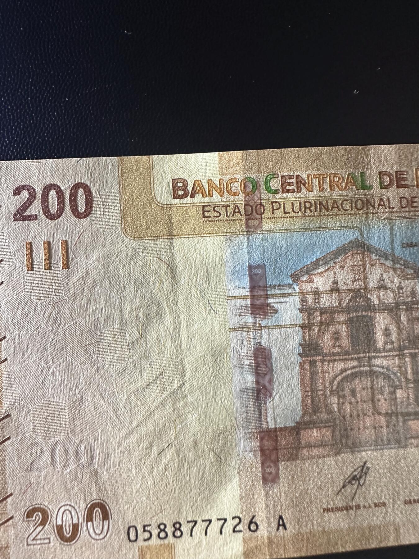 《外钞收藏家》第六百一十六期（精品场）（长期征集拍品、欢迎藏友们联系合作） 玻利维亚100 A冠 无4 全新UNC有个轻微压痕 尾726