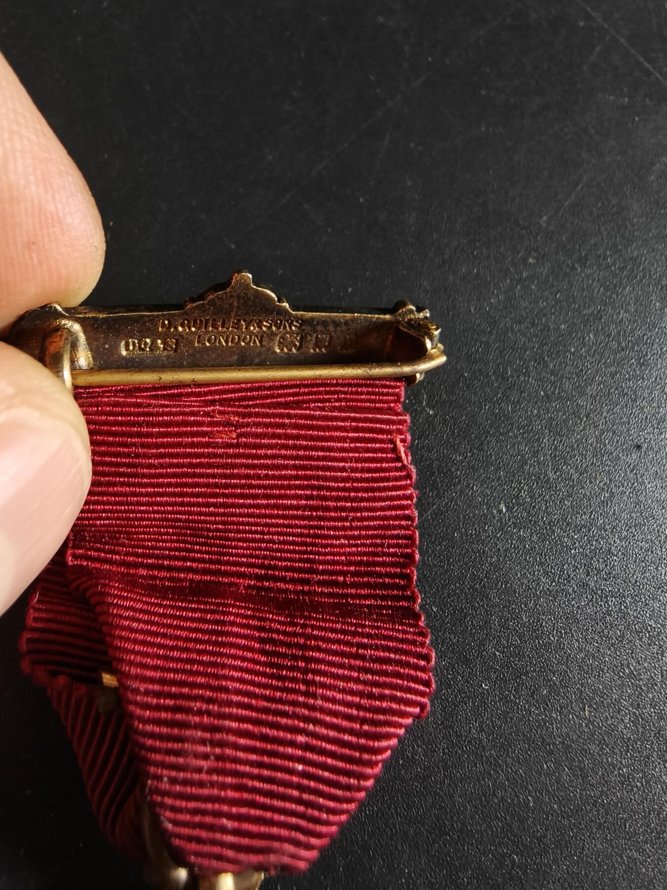 老王徽章第186期 英国皇家共济会慈善协会导师奖章    925银镀金珐琅    上挂银镀金    26.2g 