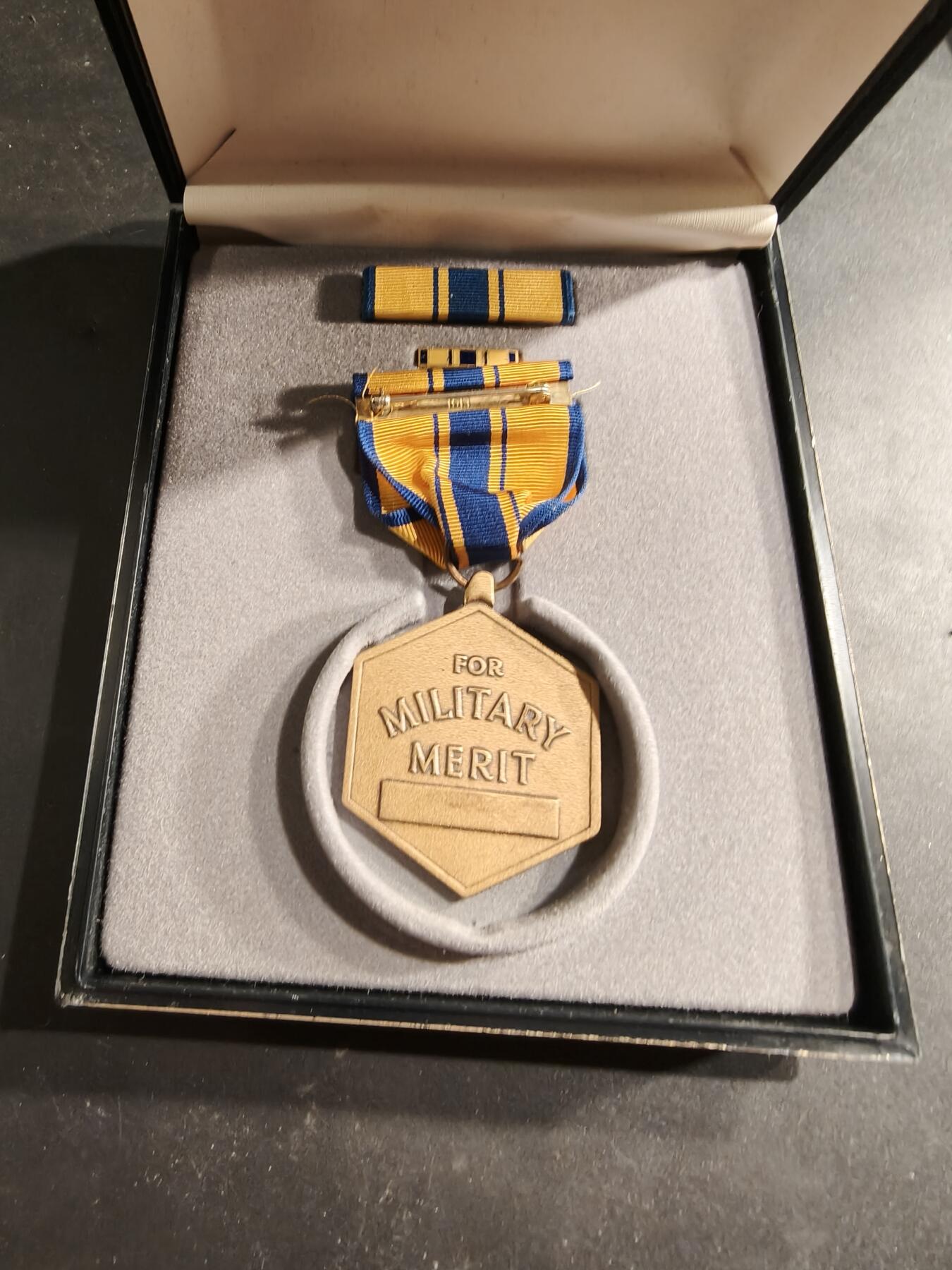老王徽章第186期 美国空军军事功绩奖章 原盒带略和珐琅略 少见全套