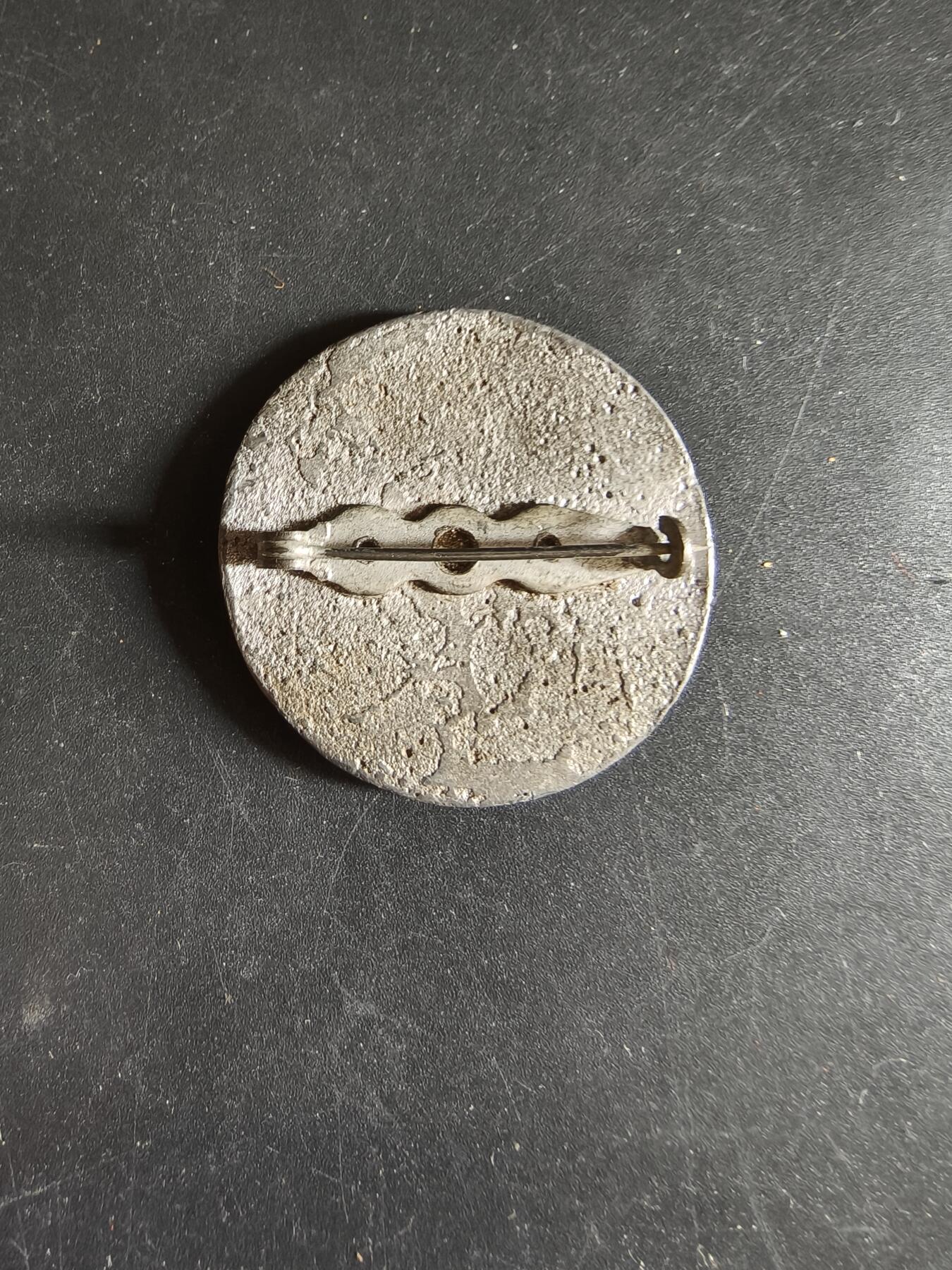 老王徽章第186期 德三“为工作与面包，下弗兰肯地区”口号证章