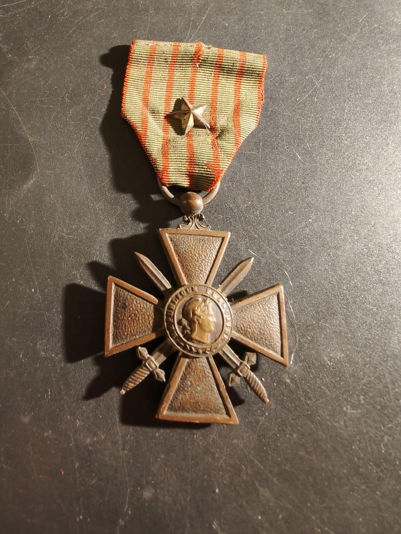 老王徽章第186期 法国1917版战争十字奖章   一颗铜星勋饰