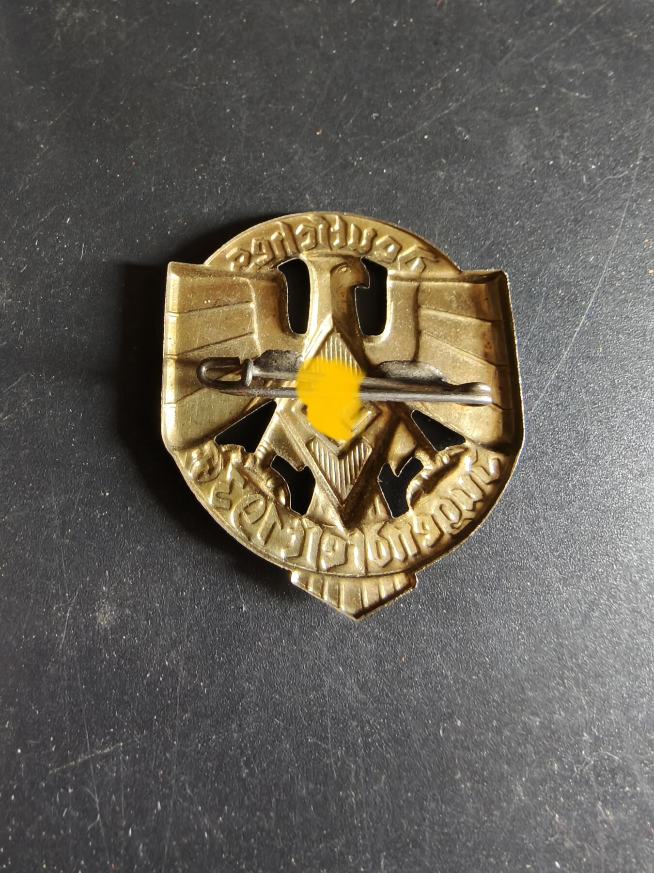 老王徽章第186期 德三1937年青年节证章