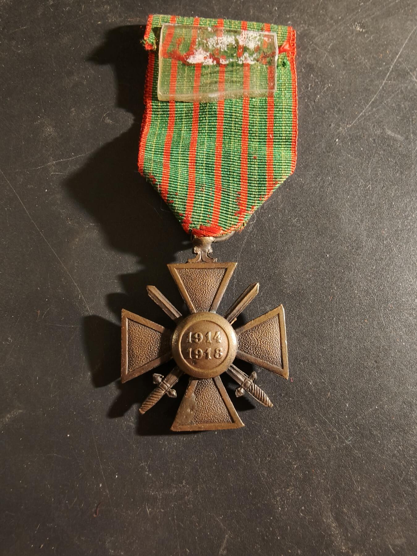 老王徽章第186期 法国1918版战争十字奖章   一颗铜棕榈、4颗铜星勋饰