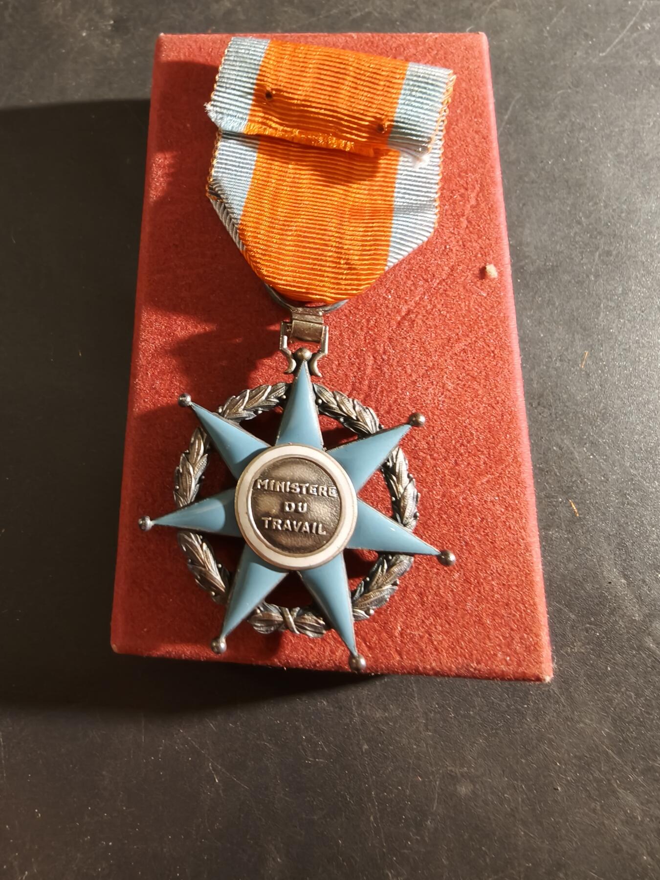 老王徽章第186期 法国骑士级社会功绩勋章    原盒