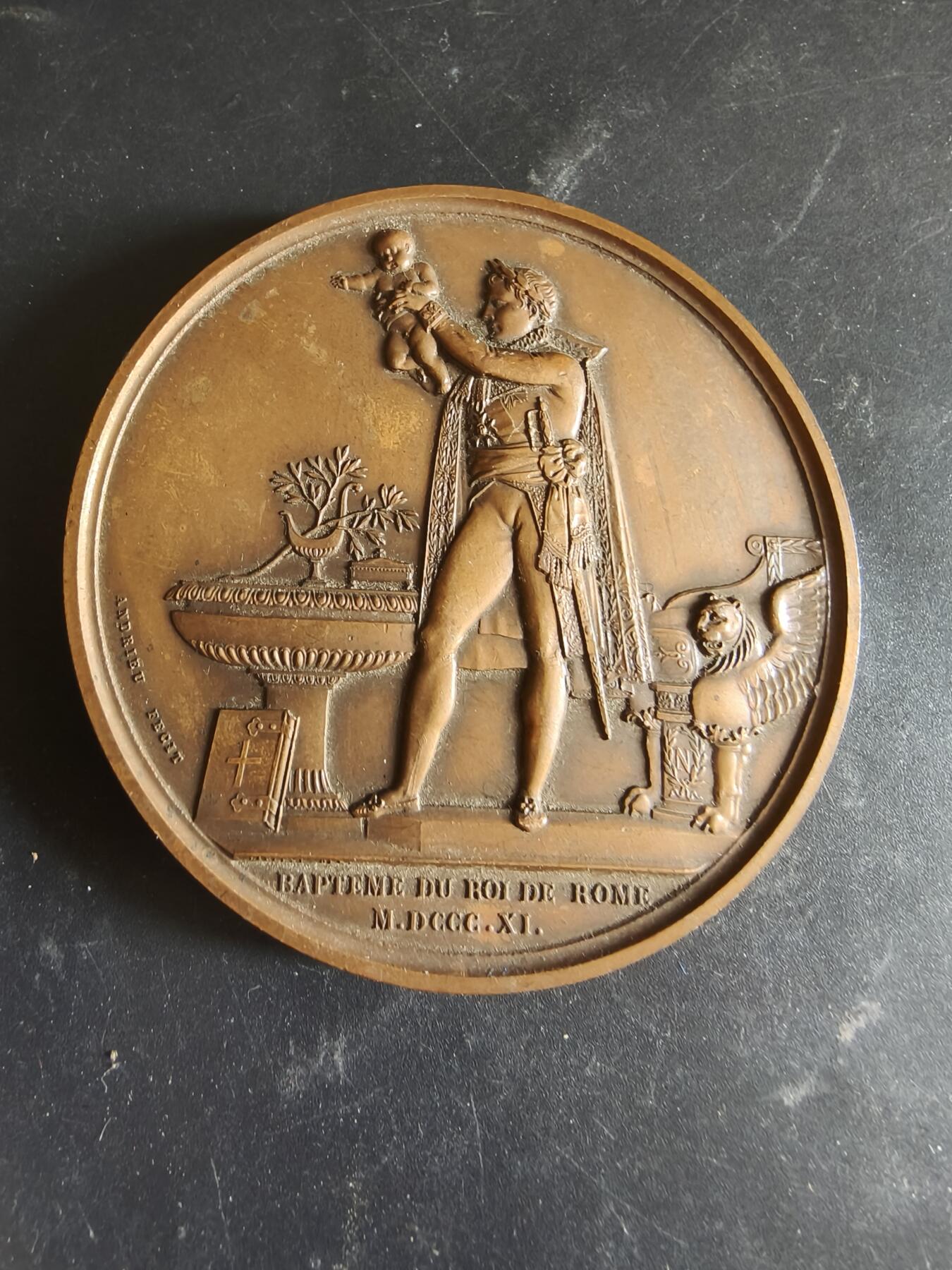 老王徽章第186期 法国拿破仑一世罗马王洗礼大铜章      直径68mm    重量137.5g