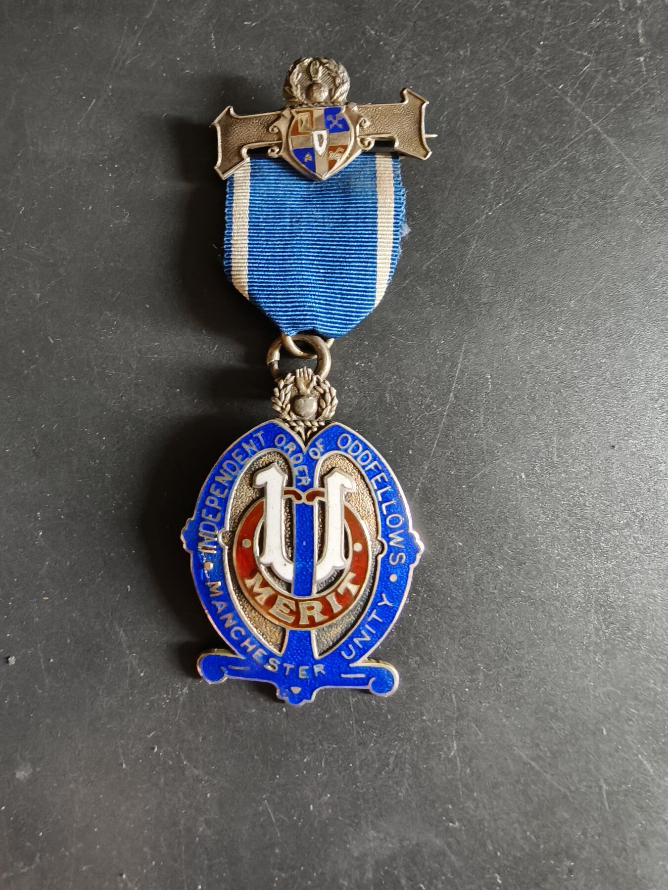 老王徽章第186期 英国秘密共济会功绩奖章    925银镀金珐琅   实发      16.1g