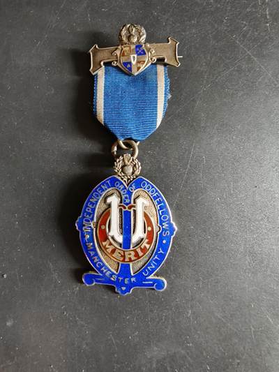 老王徽章第186期 - 英国秘密共济会功绩奖章    925银镀金珐琅   实发      16.1g