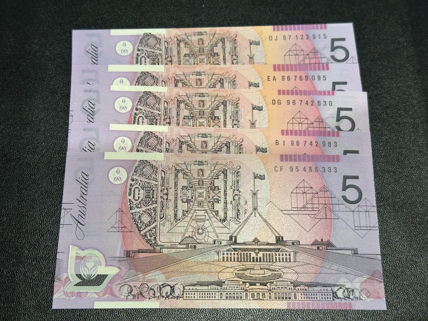 《外钞收藏家》第六百一十六期（精品场）（长期征集拍品、欢迎藏友们联系合作） 澳大利亚塑料钞5元 95-97年 早期年份 5张一起 全新UNC