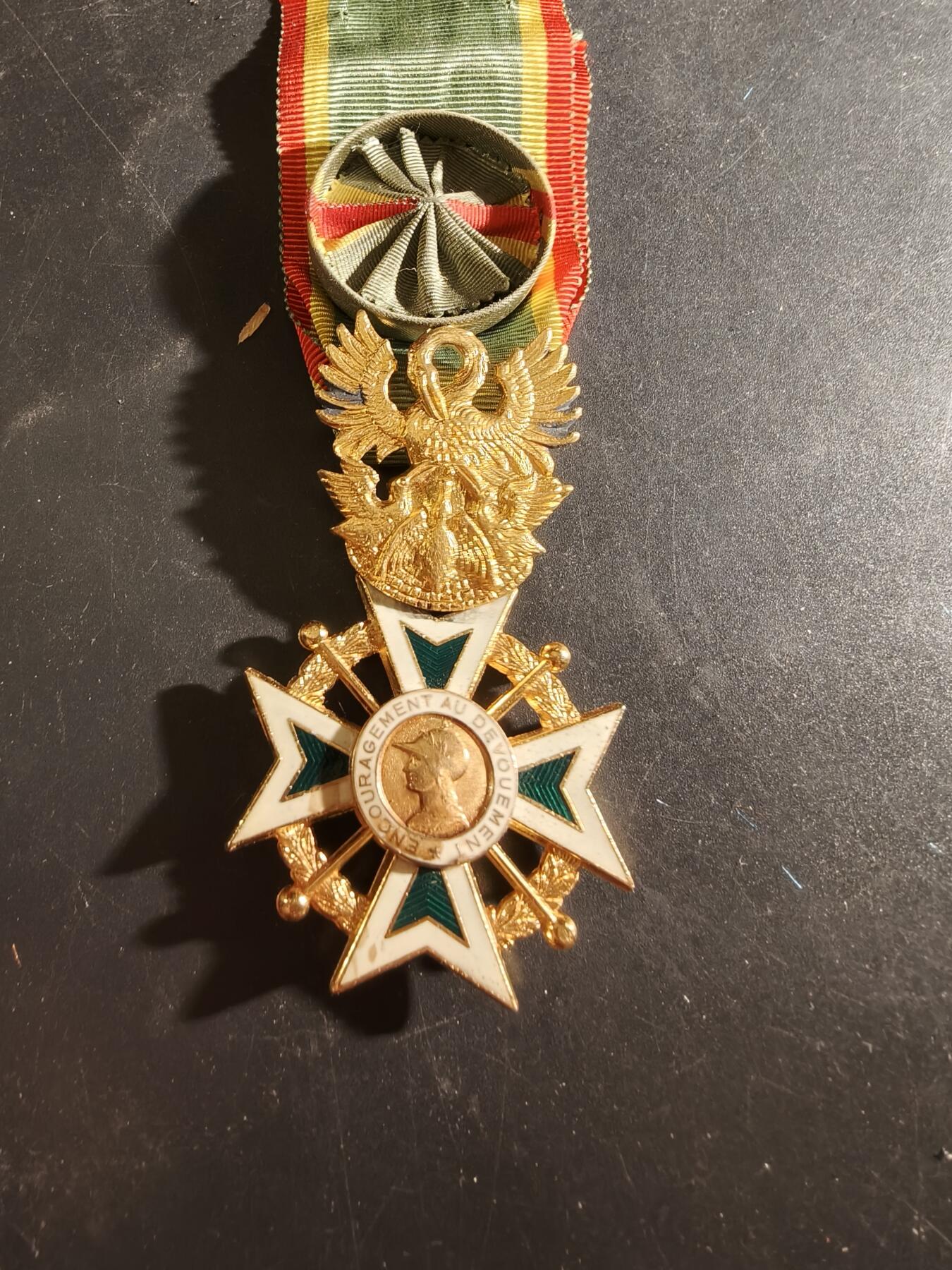 老王徽章第186期 法国军官级鼓励奉献协会勋章     原盒