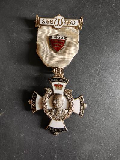 老王徽章第186期 - 英国皇家共济会女子分会导师奖章    925银质珐琅     21.9g