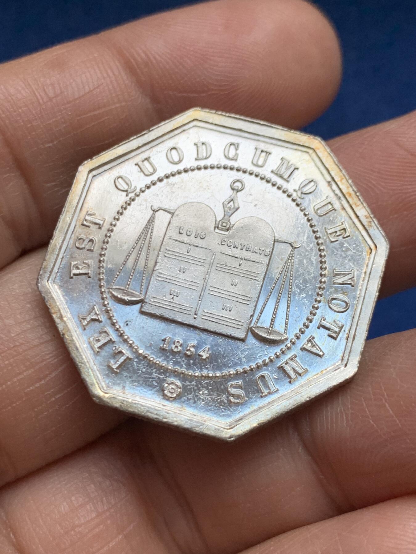 《竞宝斋》第469场 周日，周一 2场连拍 （全场包邮）欢迎送拍 法国亚眠公证人八角银质代币，15.68g，31.6mm，蜜蜂边铭