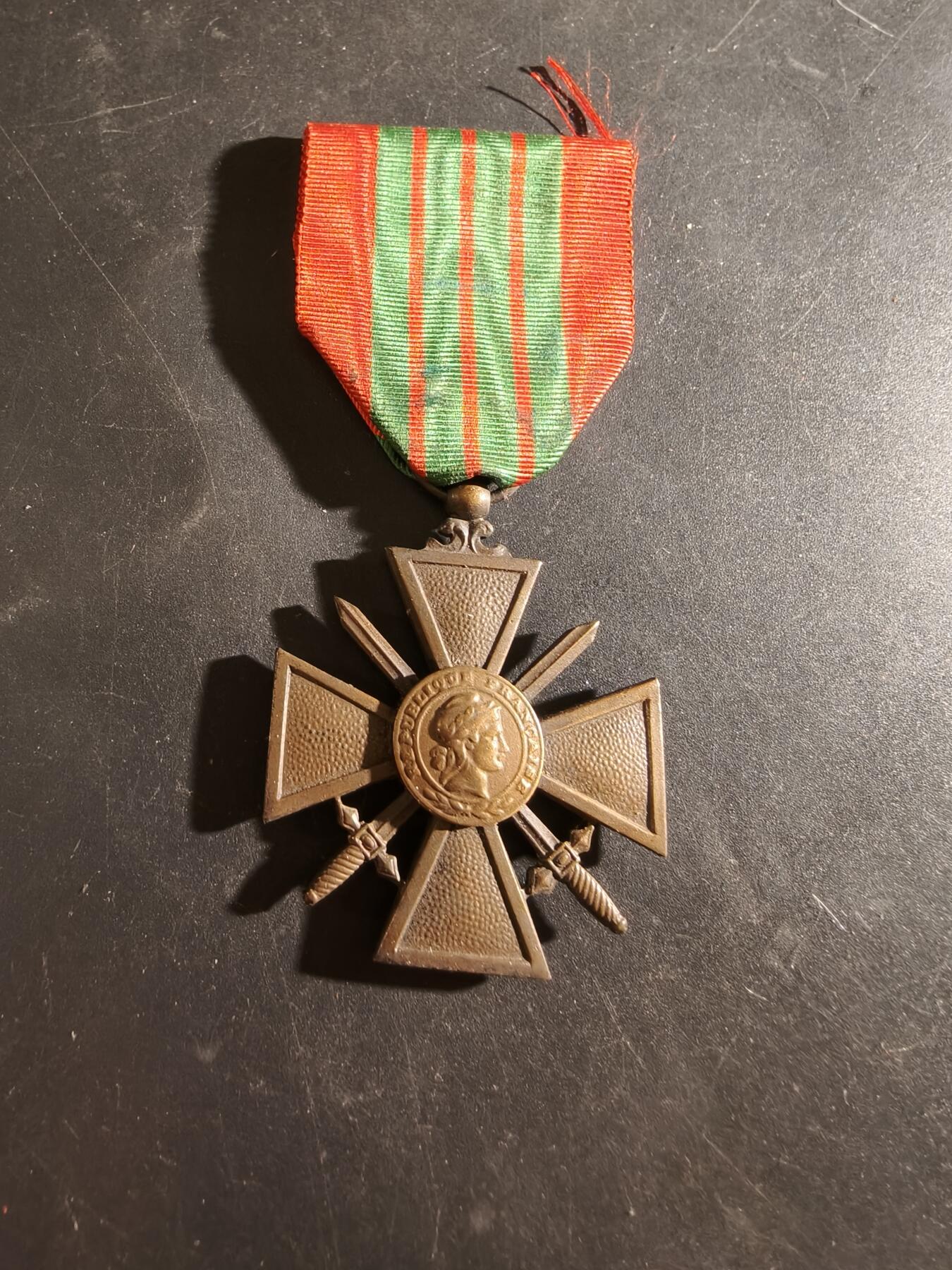 老王徽章第186期 法国1939版战争十字奖章