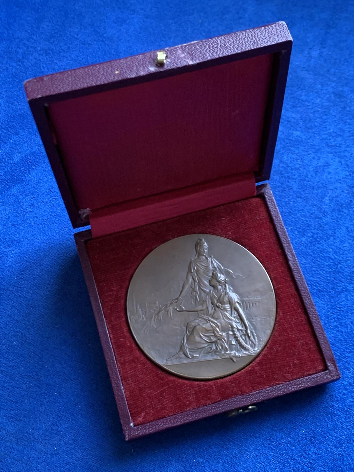 《竞宝斋》第469场 周日，周一 2场连拍 （全场包邮）欢迎送拍 法国光学与精密仪器协会铜章 56.2克 49.5mm 铜标边铭 带盒