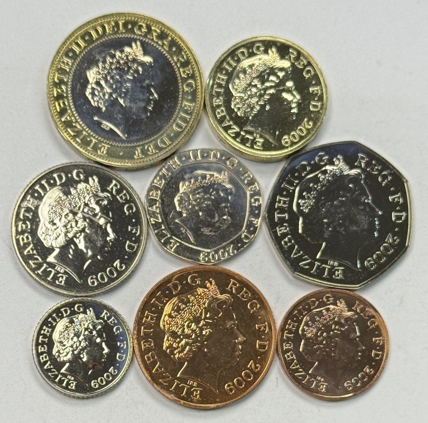 S&S Numismatic世界钱币-拍卖 第122期  英国2009年 伊丽莎白二世女皇老年版 8枚套币 含1枚双色高值币