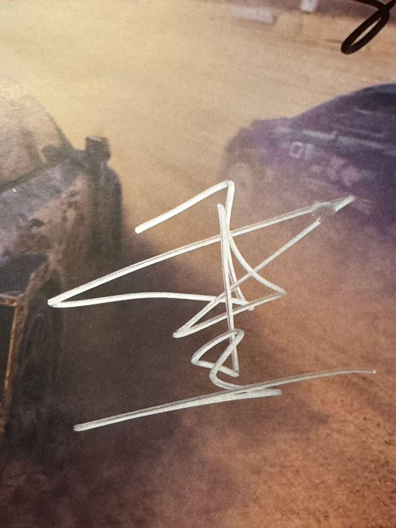 零元拍：导演韩寒，主演沈腾、尹正、魏翔、黄景瑜合签《飞驰人生3》CINITY海报！尺寸：417/296