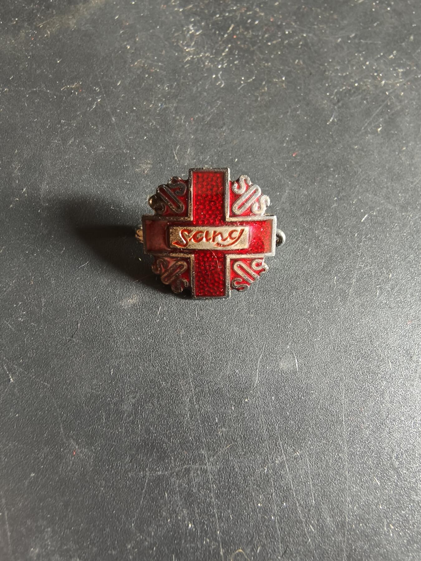 老王徽章第186期 法国红十字会无偿献血证章