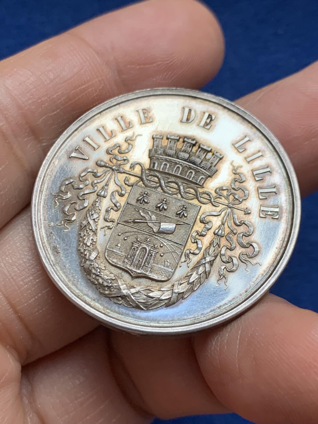 《竞宝斋》第469场 周日，周一 2场连拍 （全场包邮）欢迎送拍 法国1878里尔市银章 22.25克 36mm 蜜蜂银标