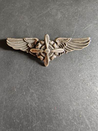 老王徽章第186期 - 美国二战陆军航空兵飞行机械师技能章    2英寸   925银    8g    Amico厂标