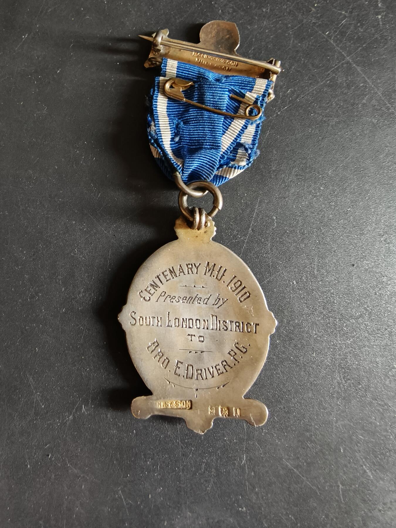 老王徽章第186期 英国秘密共济会功绩奖章    925银镀金珐琅   实发      16.1g