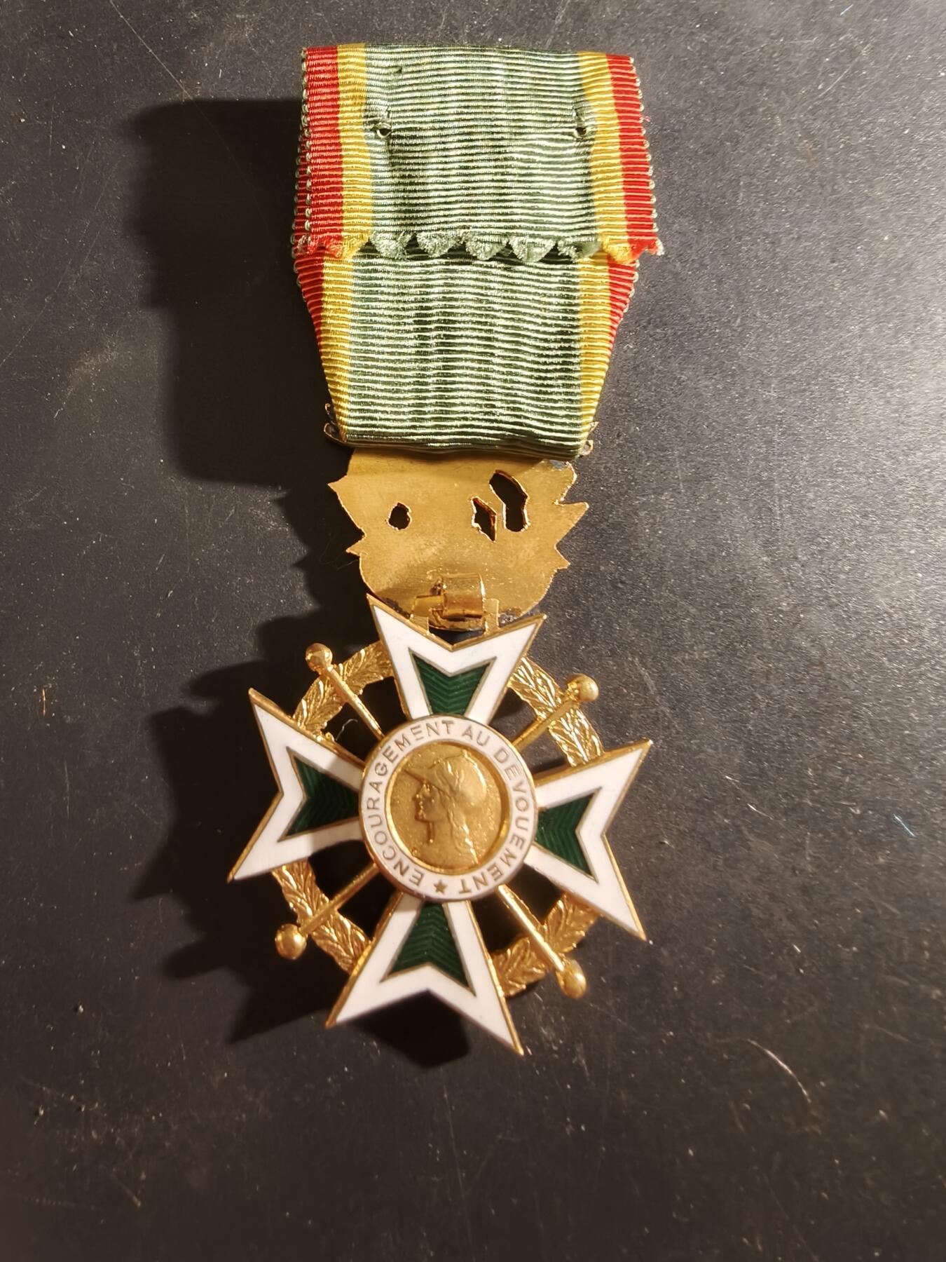 老王徽章第186期 法国军官级鼓励奉献协会勋章    原盒