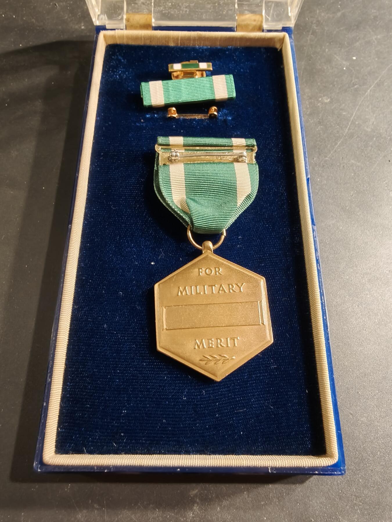 老王徽章第186期 美国海军军事功绩奖章 原盒带略和珐琅略 少见全套   