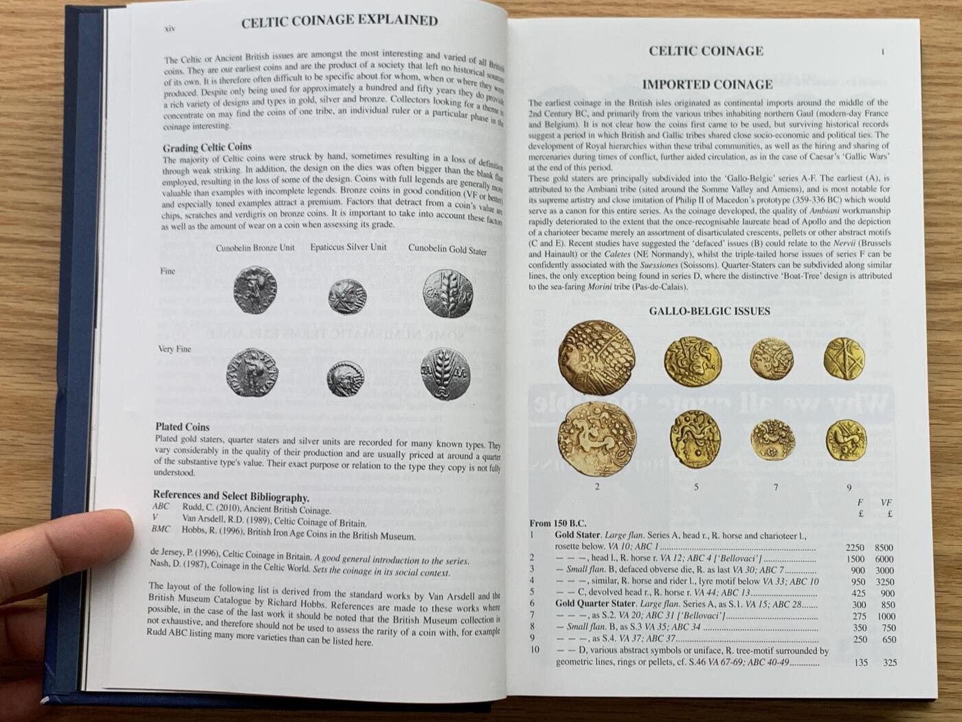 《竞宝斋》第469场 周日，周一 2场连拍 （全场包邮）欢迎送拍 2026最新版英国钱币标准目录，完整收录英国从打制币到10进制前的钱币，英系藏家必备，PCGS和NGC官方参考目录，约1.15公斤。细节见图