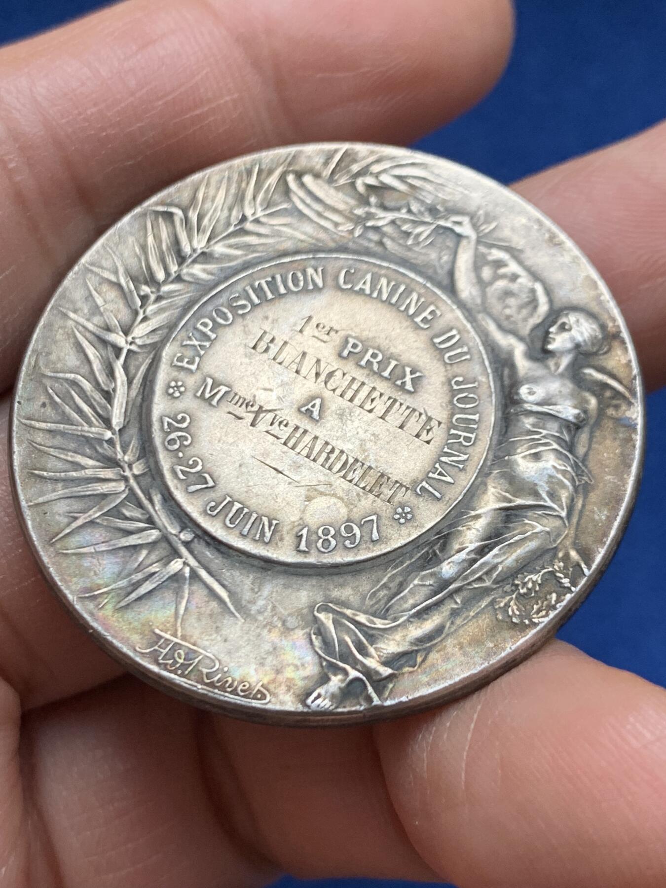 《竞宝斋》第469场 周日，周一 2场连拍 （全场包邮）欢迎送拍 1897年法国犬类博览会纪念银章 34.7克 40.4mm 丰饶角银标