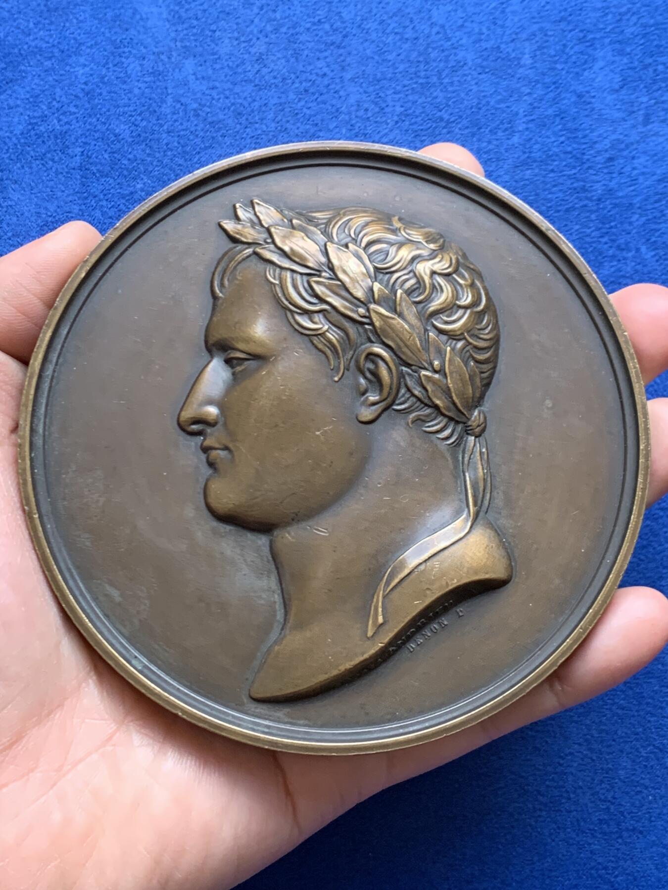 《竞宝斋》第469场 周日，周一 2场连拍 （全场包邮）欢迎送拍 法国拿破仑一世庆祝罗马王诞生后铸版超大铜章 659克 112.5mm 丰饶角铜标