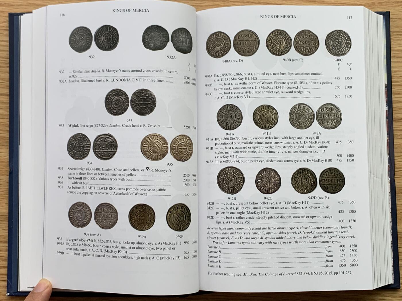 《竞宝斋》第469场 周日，周一 2场连拍 （全场包邮）欢迎送拍 2026最新版英国钱币标准目录，完整收录英国从打制币到10进制前的钱币，英系藏家必备，PCGS和NGC官方参考目录，约1.15公斤。细节见图