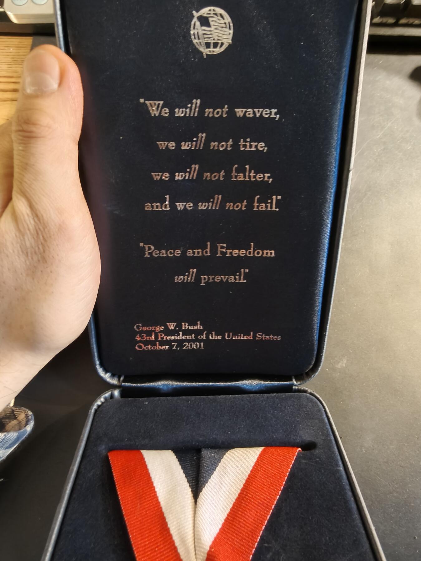 老王徽章第186期 美国911事件家乡英雄致敬勋章    原盒     