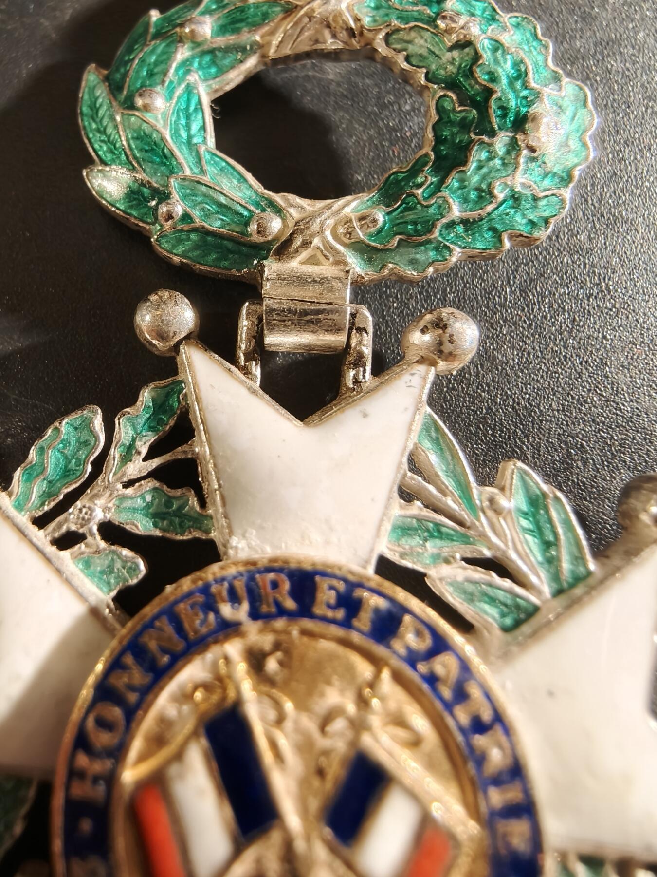 老王徽章第186期 法国骑士级荣誉军团勋章    五共早期版本   950银质珐琅   原盒   缺少正面芯片      24.3g