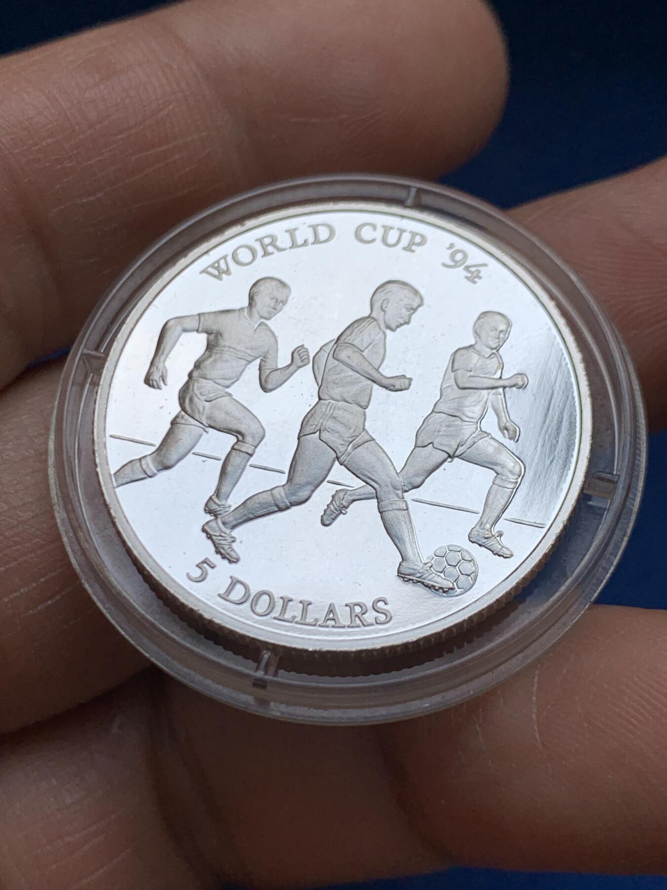 《竞宝斋》第469场 周日，周一 2场连拍 （全场包邮）欢迎送拍 库克群岛1991年美国世界杯5美元精制银币 500银 9.92g