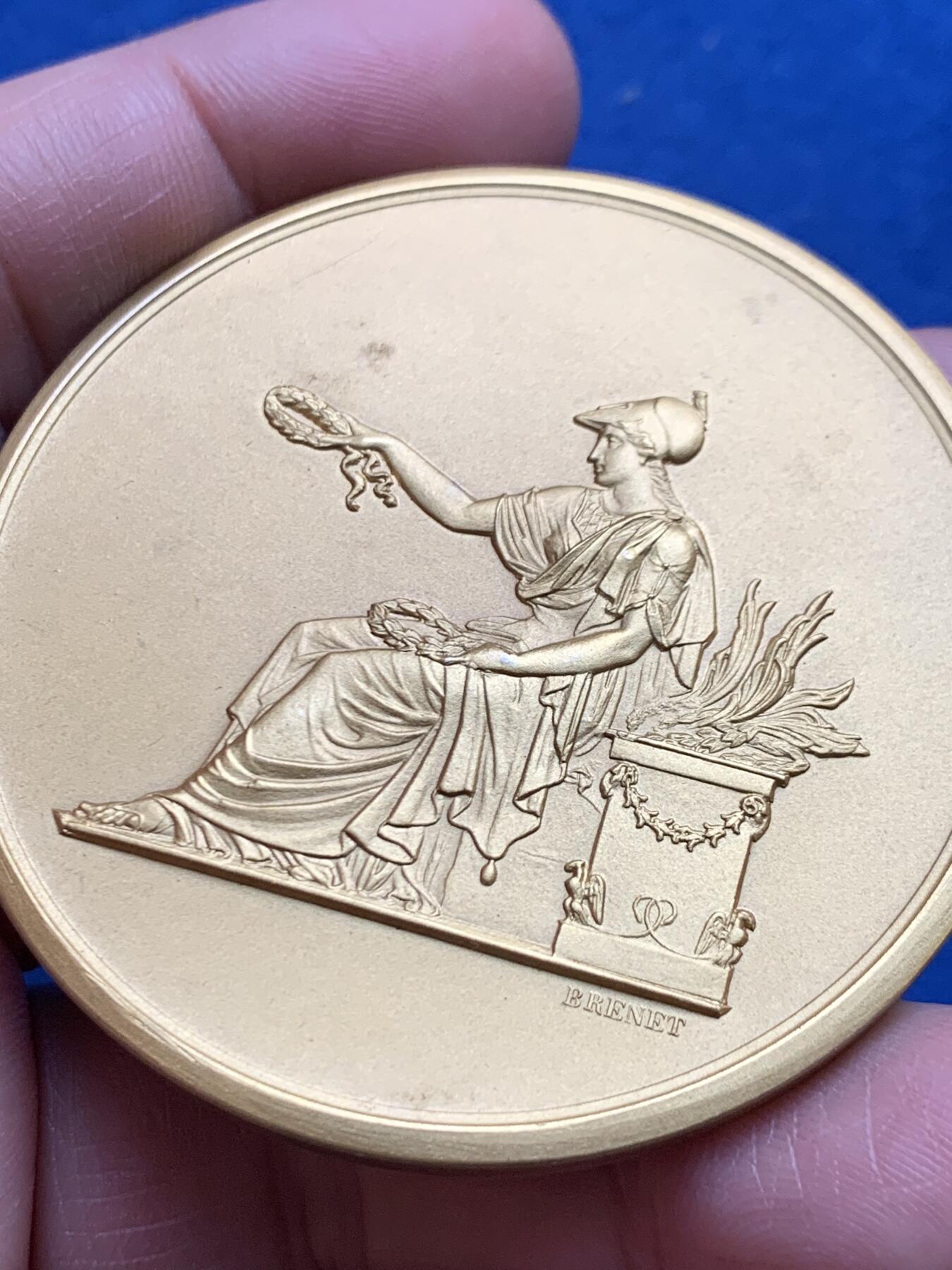 《竞宝斋》第469场 周日，周一 2场连拍 （全场包邮）欢迎送拍 1879年法国科多尔省瑟米尔学院校友协会镀金大银章 91.6克 56.6mm 丰饶角1银标 保存良好