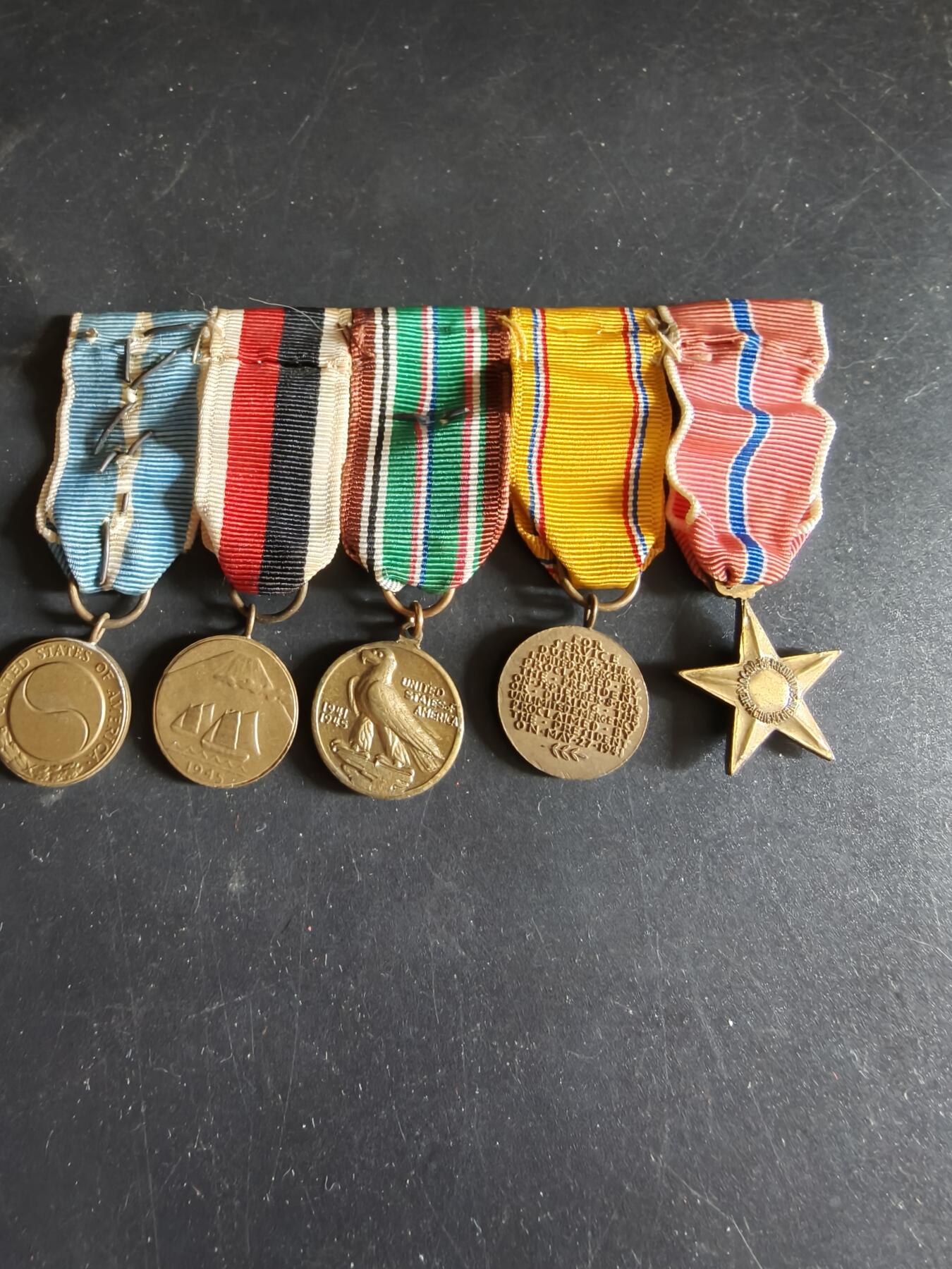 老王徽章第186期 美国陆军二战韩战5联排迷你章      铜星、二战胜利、欧洲对德作战(1星)、陆军占领军服役、美国本土防卫、韩战服役(4星)