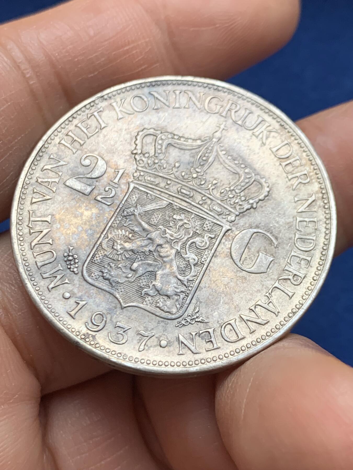 《竞宝斋》第469场 周日，周一 2场连拍 （全场包邮）欢迎送拍 荷兰 1937年 威廉明娜 2.5盾 银币 ，品相不错，转光明显