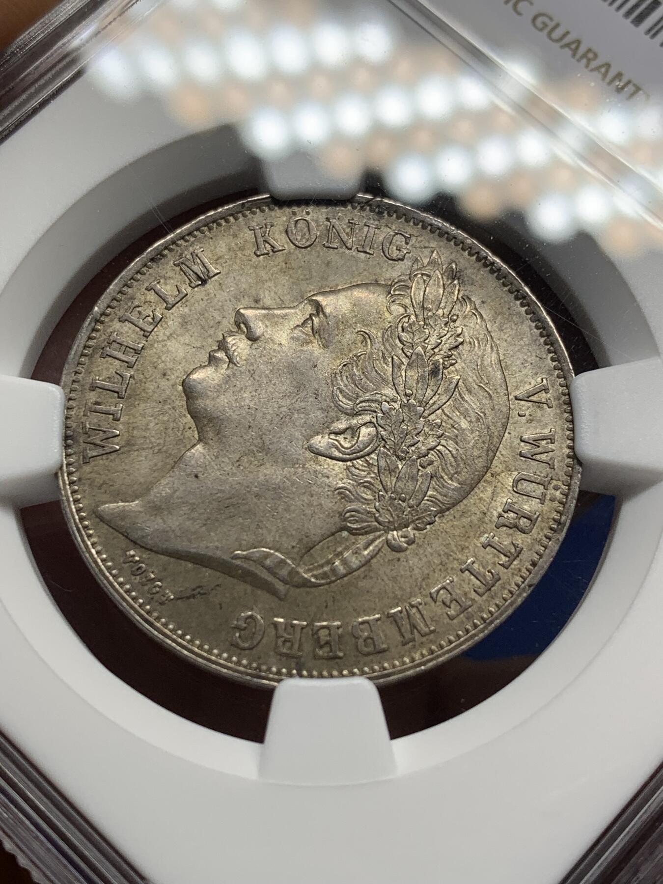 《竞宝斋》第469场 周日，周一 2场连拍 （全场包邮）欢迎送拍 NGC MS64 1841德国符腾堡 威廉一世加冕25周年纪念古尔登（1盾）银币 原味均匀醇厚的锦盒包浆，压不住的光度