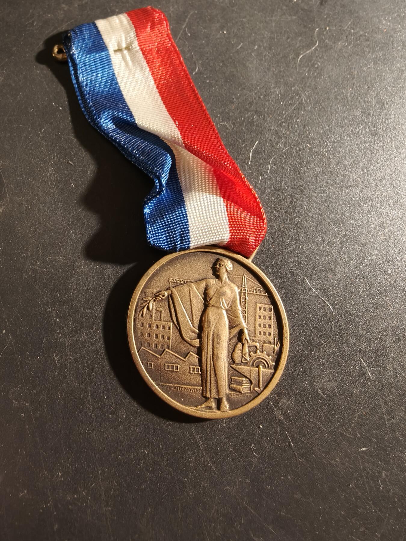 老王徽章第186期 法国铜级工业协会奖章