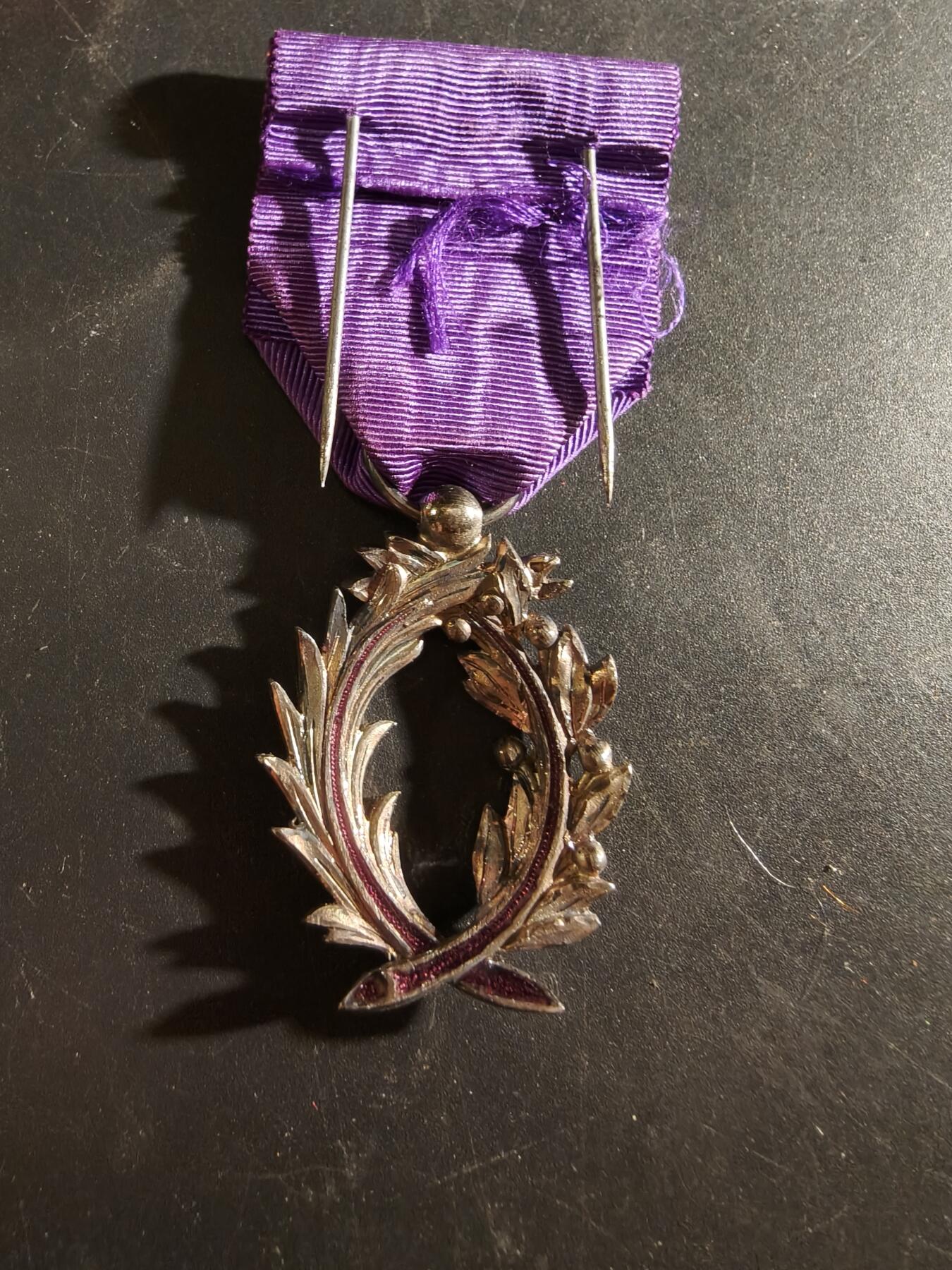 老王徽章第186期 法国骑士级棕榈叶勋章    原盒    银质珐琅    珠宝商版本