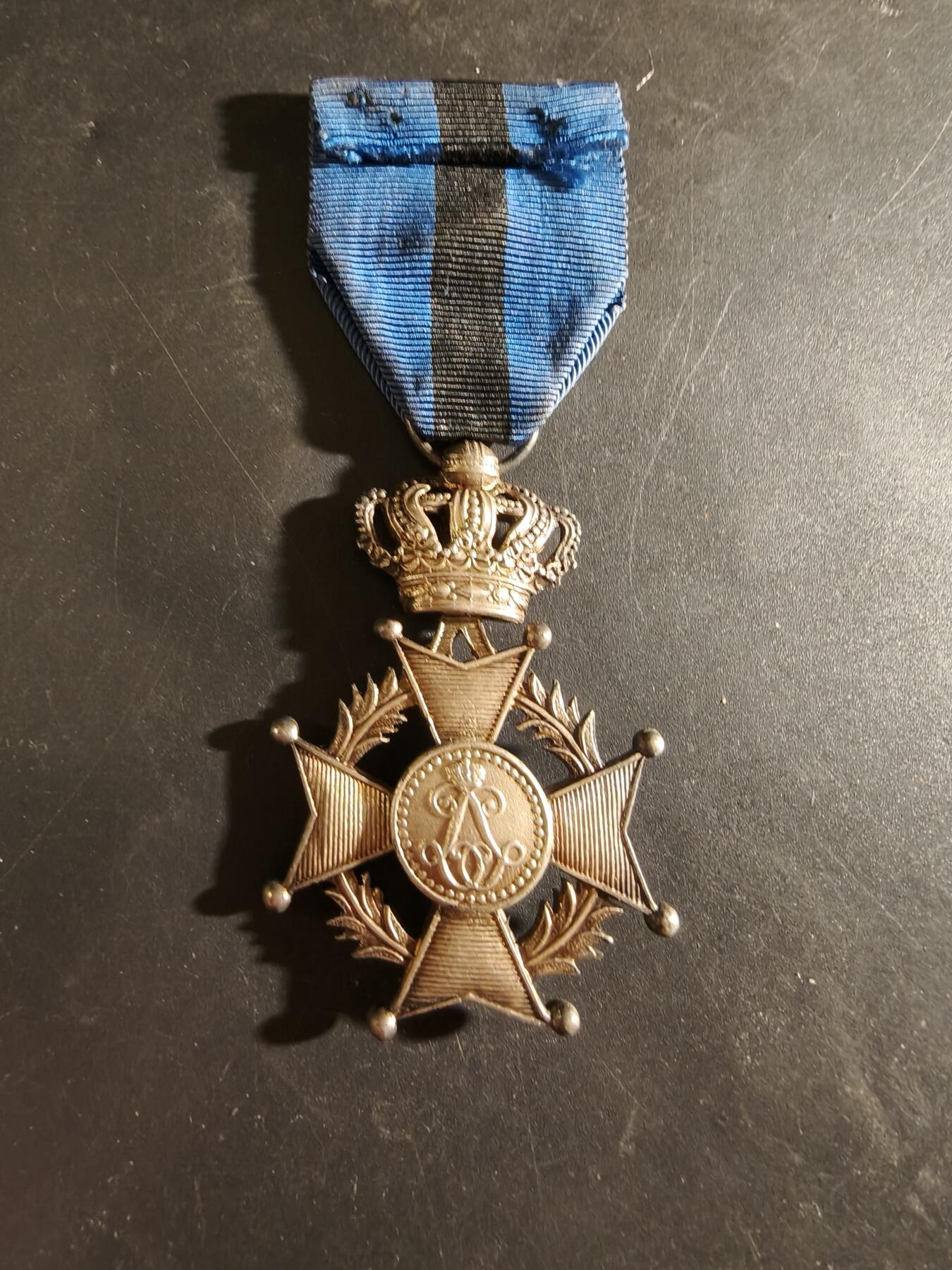 老王徽章第186期 比利时骑士级利奥波德二世勋章    早期单法语   军事版