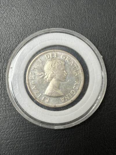 丙午马年三月第二场 精品更新 - 1964加拿大半元50分银币伊丽莎白二世。书上克重11.66，800银。此枚光感极佳！近期银价震荡，值得投资！藏家出品带小圆盒
