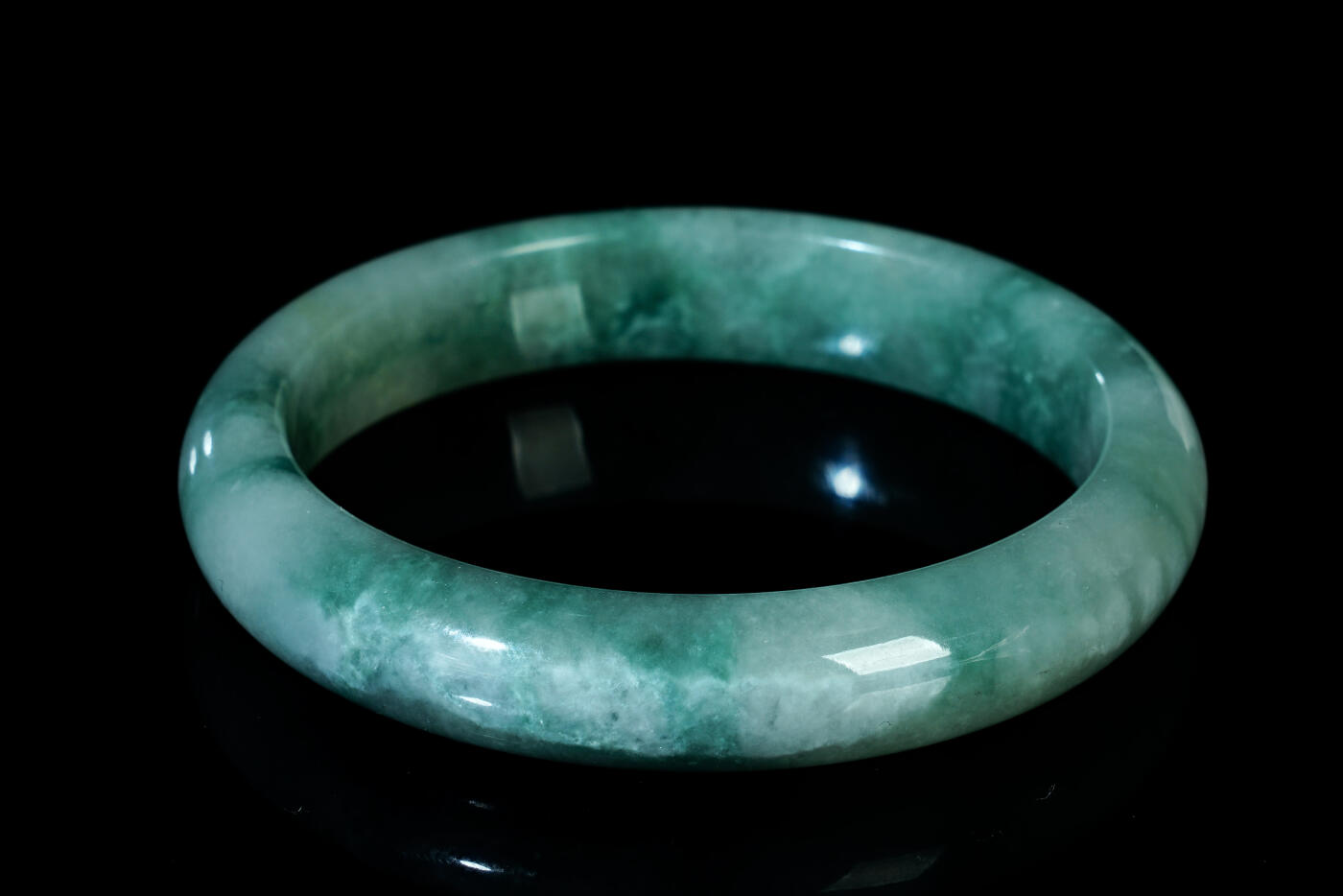 上海都达杂项专场五十六【全场包邮】  天然冰绿种翡翠手镯92-16