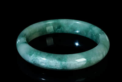 上海都达杂项专场90【全场包邮】  天然冰绿种翡翠手镯92-16