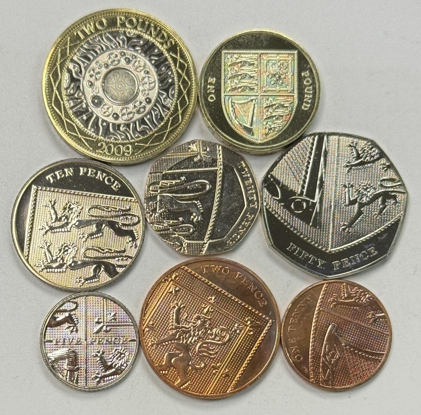 S&S Numismatic世界钱币-拍卖 第122期  英国2009年 伊丽莎白二世女皇老年版 8枚套币 含1枚双色高值币