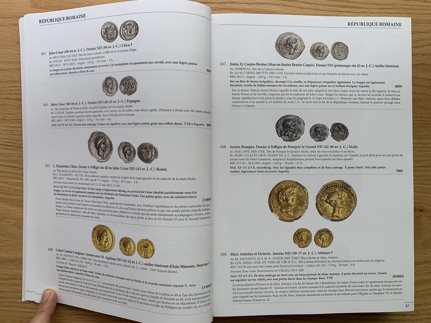 《竞宝斋》第469场 周日，周一 2场连拍 （全场包邮）欢迎送拍 MDC 世界币章拍卖目录 大开本 内图精美 有很多见不到的珍惜币章 重达2.6公斤 包邮 编号17