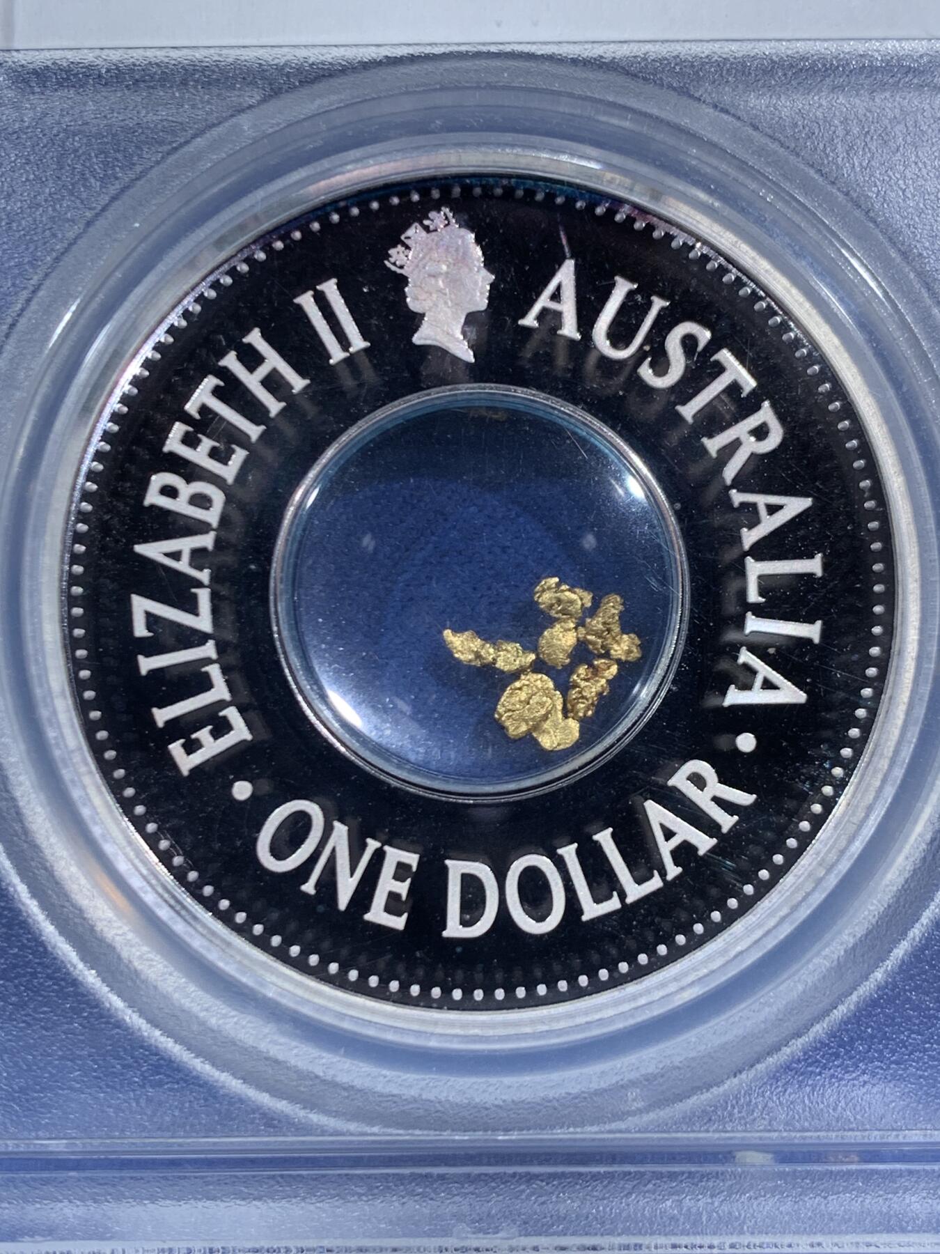 《竞宝斋》第469场 周日，周一 2场连拍 （全场包邮）欢迎送拍 PCGS PR68DCAM 澳大利亚2004年尤里卡堡垒150周年纪念精制银币 带金沙 999银 28.349克 铸造量11138枚 由珀斯造币厂发行 加厚盒 带木盒 细节见图