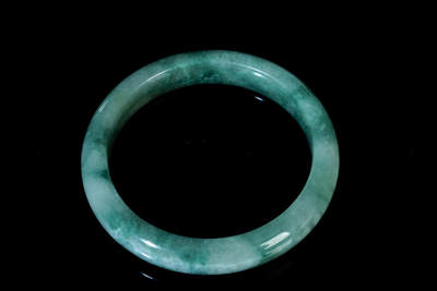 上海都达杂项专场90【全场包邮】  天然冰绿种翡翠手镯92-16