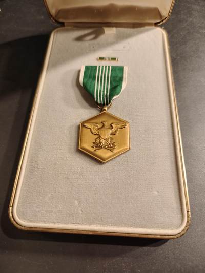 老王徽章第186期 - 美国陆军军事功绩奖章 原盒带略和珐琅略 少见全套   