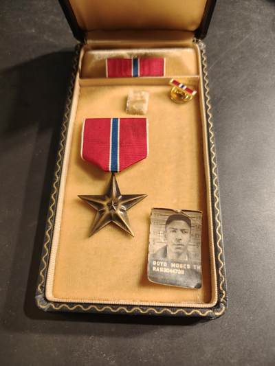 老王徽章第186期 - 美国铜星勋章 原盒带略和珐琅略 少见全套   二战时期版本   带获得者照片